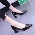 Bombas de Salto Alto Vermelho em Couro Verniz - Bico Fino - Sapatos Primavera/Verão Bombas de Salto Alto Vermelho em Couro Verniz - Bico Fino - Sapatos Primavera/Verão