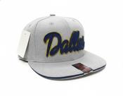 Boné Aba Reta Dallas Cinza Mescla Bordado Cursivo Azul e Amarelo Snapback Premium Ajustável