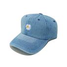 Boné de beisebol, jeans de algodão liso com margarida bordada