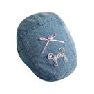 Boné jeans liso unissex com cachorro bordado e laço rosa