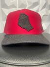 Boné Never Give up - Vermelho com Aba preta brilhosa