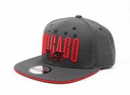 Boné Snapback Chicago Bordado Vermelho Cinza Mescla Aba Reta Streetwear Premium Ajustável Urban