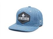 Boné Snapback The Social Poker Club Aba Reta Jeans Azul-Claro Patch Espadas