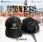 Boné Trucker 100% poliéster com detalhes em alto relevo emborrachado