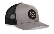 Boné trucker HAKA USA em mesh cinza e preto com fecho snapback
