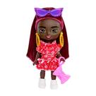 Boneca Barbie Extra Mini Minis com cabelo e acessórios cor de vinho