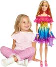 Boneca Barbie Grande (71cm) com Cabelo Loiro e Vestido Arco-Íris