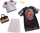Boneca Barbie Moderna com 2 Roupas (Vestido e Camiseta) e Bolsa - 3 a 8 Anos