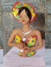 Boneca de Cerâmica Menina na Janela namoradeira 29,5 cm Boneca de Cerâmica Menina na Janela namoradeira 29,5 cm