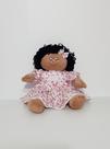Boneca De Pano Lara Negra Morena Pelúcia Rosa Floral 41cm