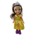 Boneca de plástico 26,5cm com vestido