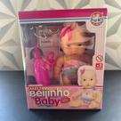 Boneca de vinil beijinho com fralda mamadeira chupeta de brinquedo na caixa bonequinha rosa presente dia das crianças