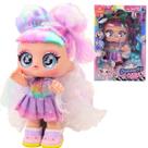 Boneca Dessert Girl Surpresa c/Som e Acessorios Azul CBS0942- Castela Boneca Dessert Girl Surpresa c/Som e Acessorios Azul CBS0942- Castela