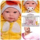 Boneca Menina Realista com Roupa Patinho e Pelúcia Infantil