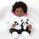 Boneca Reborn Pretinha Panda Cabelo Cacheado Corpo de Vinil Boneca Reborn Pretinha Panda Cabelo Cacheado Corpo de Vinil