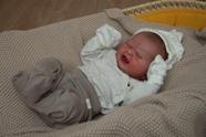 Boneca Reborn RXDOLL Crying Boy 49 cm com roupa e acessórios