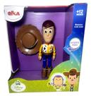 Boneco Articulado Cowboy Xerife Woody Fala Frases Sons 23 cm De Altura Coleção Toy Story Elka Brinquedos Boneco Articulado Cowboy Xerife Woody Fala Frases Sons 23 cm De Altura Coleção Toy Story Elka Brinquedos