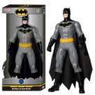 Boneco Batman 45cm Articulado Liga Da Justiça Grande Dc Comics Em Vinil Clássico Novabrink Boneco Batman 45cm Articulado Liga Da Justiça Grande Dc Comics Em Vinil Clássico Novabrink