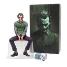 Boneco Coringa 24cm sentado com mascara Action Figure