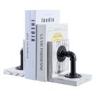 Bookends MyGift em madeira caiada de branco com design de tubulação industrial