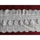 Bordado Inglês Coração com Fitas e Franjas, Branco, 10 cm de Largura, Estilo Floral com Arabescos, p