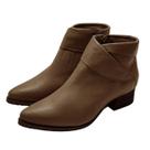 Bota Cano Curto Bico Fino Couro de Carneiro Avelã Bota Cano Curto Bico Fino Couro de Carneiro Avelã