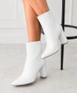Bota Cano Curto Feminina Salto Alto Grosso 9cm Verniz ou Napa: Conforto e Estilo para Você!