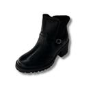 Bota comfortflex couro cano baixo detalhe fivela prata