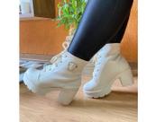 Bota coturno Feminino em material sintético Bota coturno Feminino em material sintético