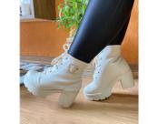 Bota coturno Feminino em material sintético Bota coturno Feminino em material sintético
