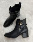 Bota em Couro Cano Curto com Fivela e Elástico - Solis Brasil (Parô) - Preta