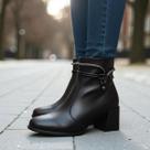 Bota Feminina Com Strass Salto Baixo Moleca 5352102 Cor:PretoTamanho:39Gênero:Feminino