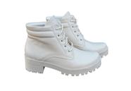 Bota Feminina Coturno Botinha Off White Cano Baixo Salto Médio Tratorada Bota Feminina Coturno Botinha Off White Cano Baixo Salto Médio Tratorada