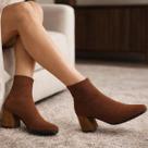 Bota Feminina Knit Meia Salto Grosso Bico Quadrado Médio Bota Feminina Knit Meia Salto Grosso Bico Quadrado Médio