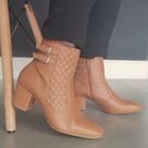 Bota Feminina Lavalleja Cano Médio Salto Bloco Bota Feminina Lavalleja Cano Médio Salto Bloco