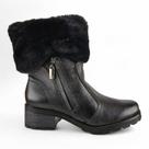 Bota Feminina Pegada 281495 Salto Madeira, Detalhe em Pelo e Fechamento com Zíper