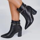 Bota Feminina Ramarim Couro Bico Fino 24-68102