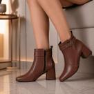 Bota Feminina Salto Bloco Grosso Quadrado Cano Curto Fivela