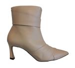 Bota Feminina Salto Fino Bico Fino em Couro Bege Claro Social