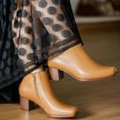 Bota Feminino Em Couro Vintage Retrô Boneca Salto Grosso Médio 4012 Bota Feminino Em Couro Vintage Retrô Boneca Salto Grosso Médio 4012