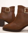 Bota marrom cano curto com fivelas