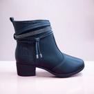Bota moleca cano curto com strass salto baixo