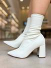 Bota Salto Bloco Cano Médio Stretch Off White Kayla