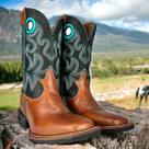 Bota Texana Masculina Original Durango Couro Liso Havana Cano Preto Com Bordado Azul E Vermelho E Florão Na Gáspea