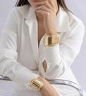 Bracelete Celina Vale Tudo Pulseira Rígida Bone Larga Grande Gorsso Orgânico Dourado Parta Polido De Brilho Brilho Moderno Elegante Bone