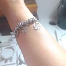 Bracelete de aço inox ajustável com charms tipo Pandora trevo e árvore da vida