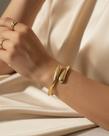 Bracelete Dourado Gota Dupla Fina Elegância e Delicadeza Cor:Dourado