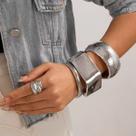 Bracelete largo grosso prata antebraço abaulado martelado articulado amassado pulseira feminina braço elegante moderna