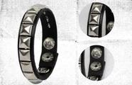 Bracelete Pulseira Cor Prata Com 1 Fileira Pirâmides Estilo Punk Rock Emo