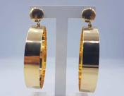 Brinco argola lateral banhado a ouro 18k